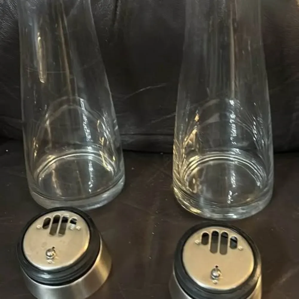 Set of 2 Glass Carafes with Stainless Steel Lids
